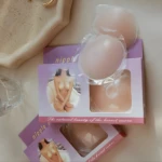 Cubre seno circular de silicona color piel, para realzar la curva natural del busto.