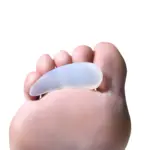 Estribo terapéutico de silicona para aliviar el dolor en los dedos del pie.