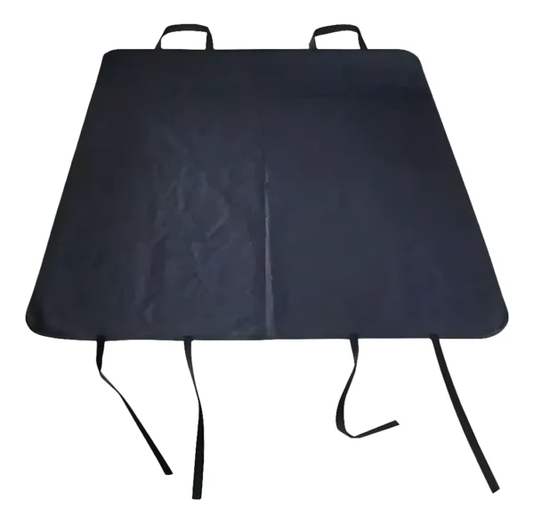 Forro protector negro para silla de carro de mascota, con correas y asas.
