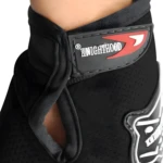 Guantes de moto ciclismo Livianos A02 con logo Knighthood y detalles plateados.