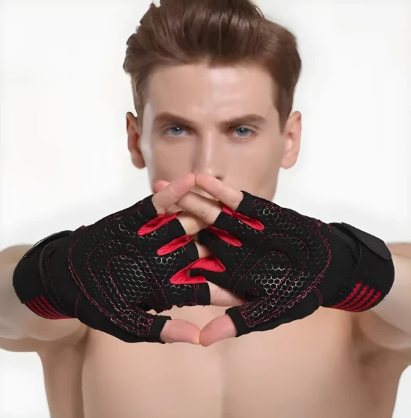 Guantes de gimnasio para hombre, negros con detalles en rojo, estilo fingerless.