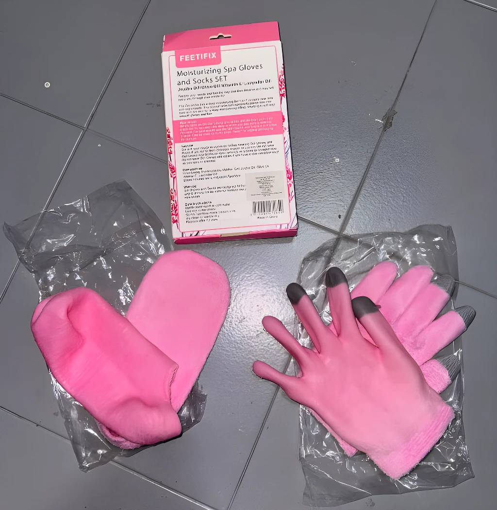 Guantes y medias hidratantes FEETIFIX color rosa, set spa para manos y pies.