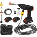 Hidrolavadora inalámbrica con doble batería, manguera y accesorios de limpieza.