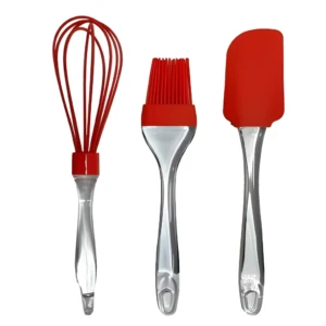 Kit de 3 herramientas de cocina en silicona roja y mango transparente: batidor, brochita y espátula.