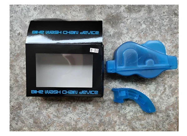 Kit de limpieza para cadena de bicicleta azul en empaque negro.