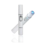 Lápiz de luz azul láser blanco para cuidado de la piel, con botón y punta brillante.