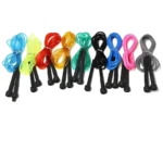 Lazos para saltar de silicona en varios colores con mangos de plástico, ideal para ejercicio.