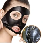 Mascarilla de carbón para espinillas y barros, mostrando su efectividad al retirar impurezas.