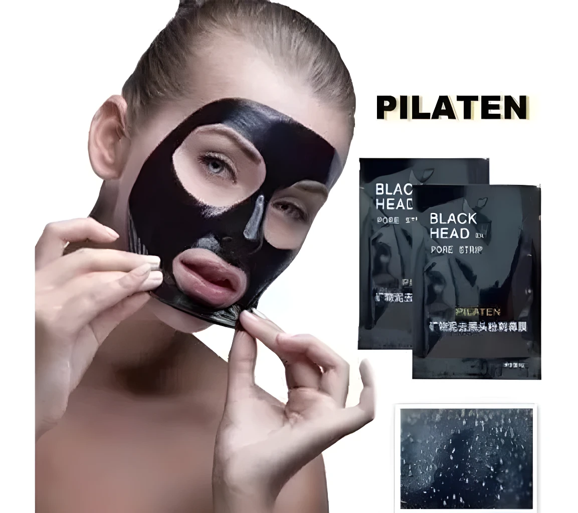 Mujer usa mascarilla negra Pilaten para eliminar puntos negros y barros de su rostro.