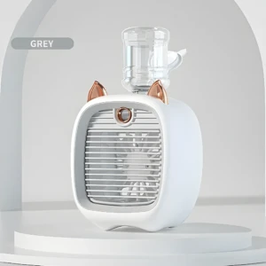 Mini ventilador refrigerador gris recargable con diseño de gatito y depósito de agua.
