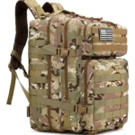 Mochila táctica militar 50L camuflada con parche de bandera de EE.UU. y sistema MOLLE.