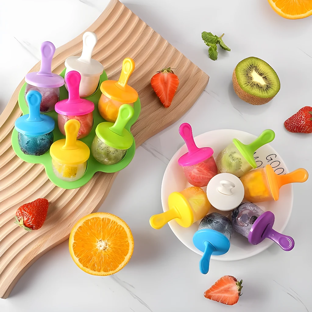 Molde de silicona para helado de fruta para bebé, con helados coloridos de fresa y kiwi.
