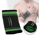 Set x2 muñequera elástica deportiva negra con verde para protección en ejercicio y gimnasio.