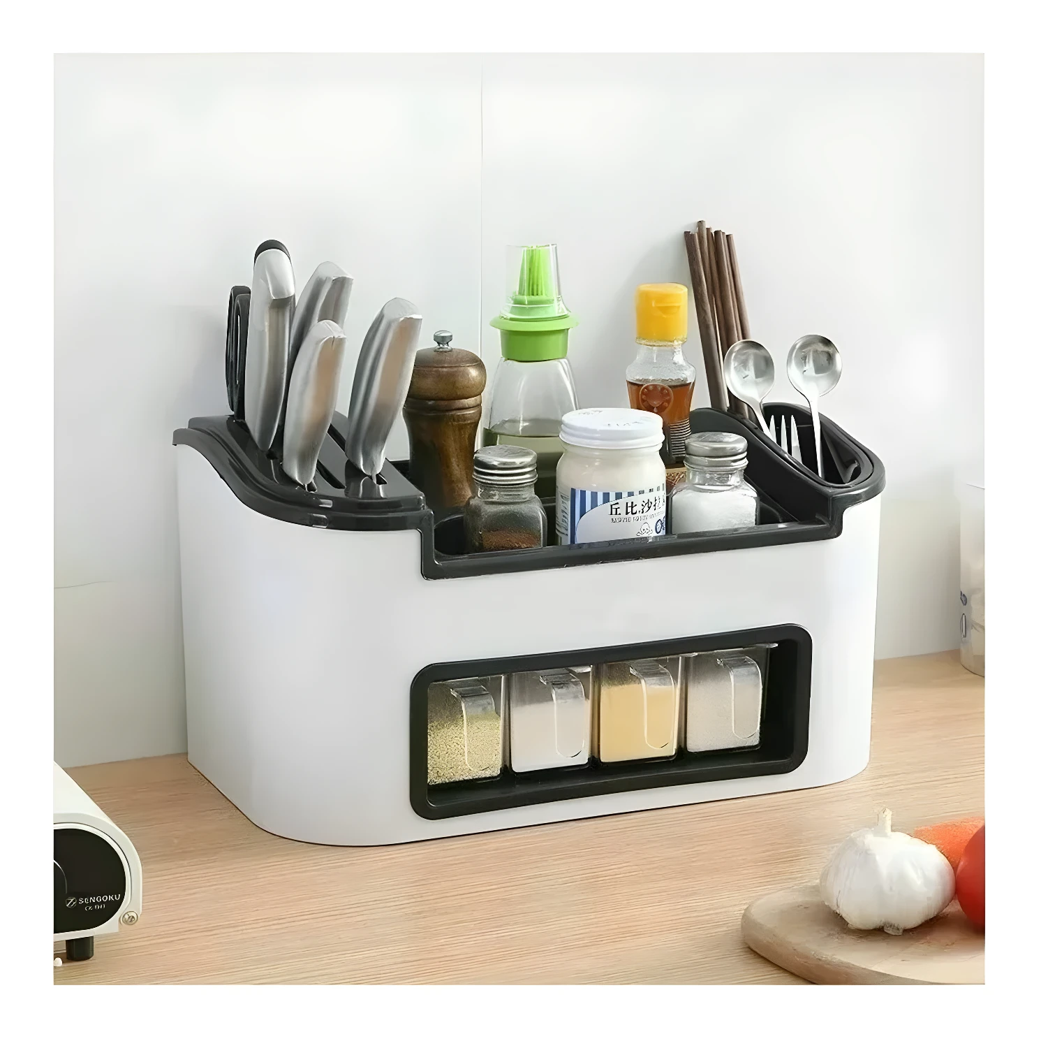 Organizador de cocina con compartimentos para ingredientes, granos, cuchillos y utensilios.