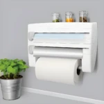 Organizador de cocina blanco para rollos de papel y film, con frascos de especias arriba.