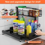 Organizador de cocina deslizante con desinfectante Lysol y botellas de limpieza.