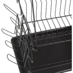 Escurridor de loza negro para cocina, con ranuras para platos y bandeja recolectora.