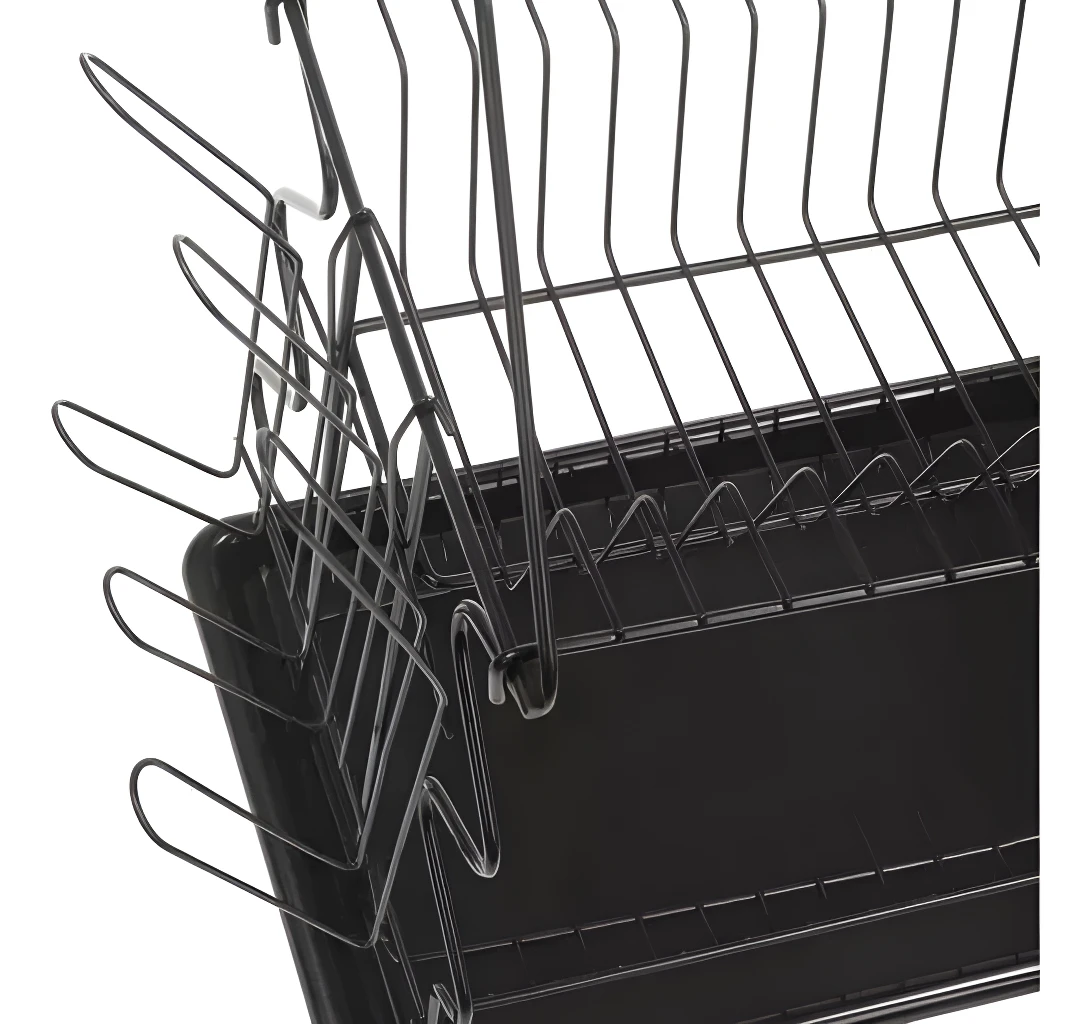 Escurridor de loza negro para cocina, con ranuras para platos y bandeja recolectora.