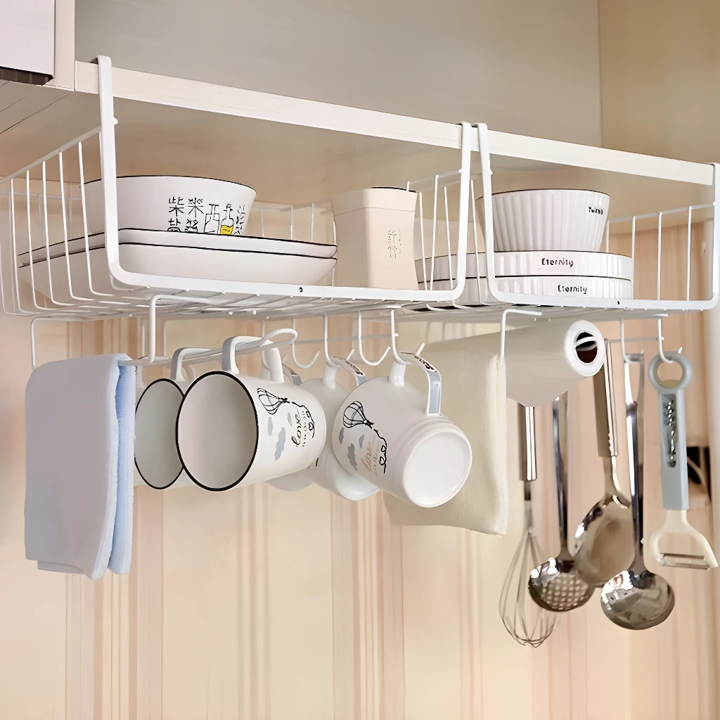 Organizador multiusos colgante para cocina con tazas, utensilios y platos.