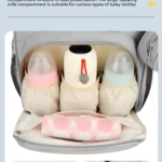 Pañalera gris con compartimento térmico para biberones y separador húmedo/seco.