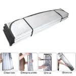 Parasol para carro plateado plegable para proteger del sol, con instrucciones de uso en 4 pasos.