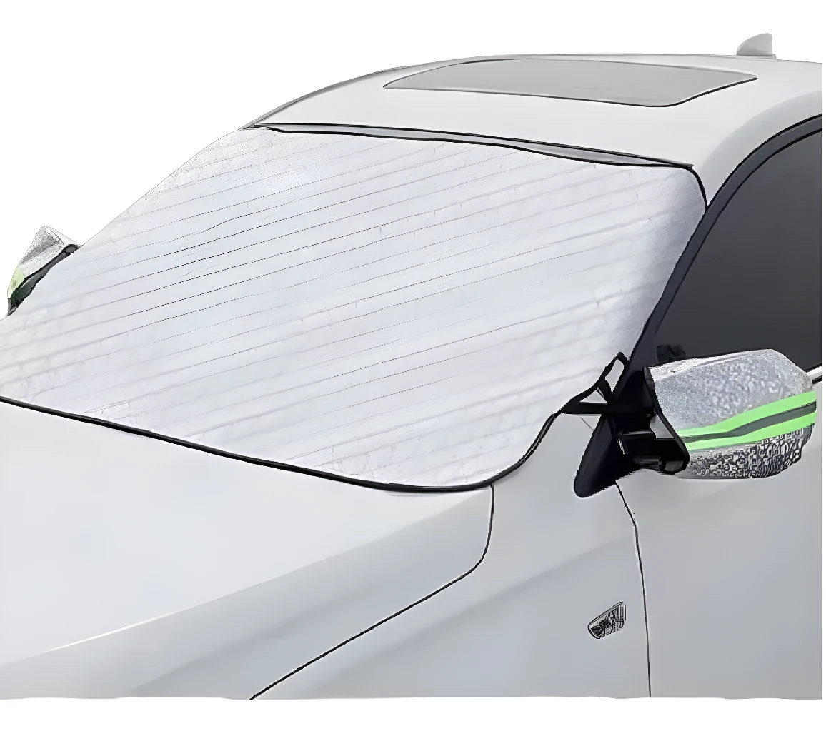 Parasol protector de parabrisas de automóvil blanco cubriendo el cristal delantero y espejos laterales.