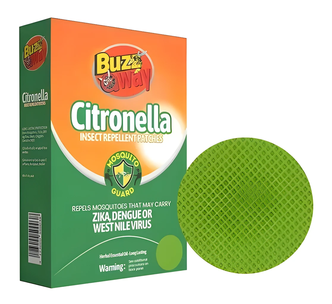 Caja de parches antimosquitos Buzz Away con citronela y un parche redondo verde visto de cerca.