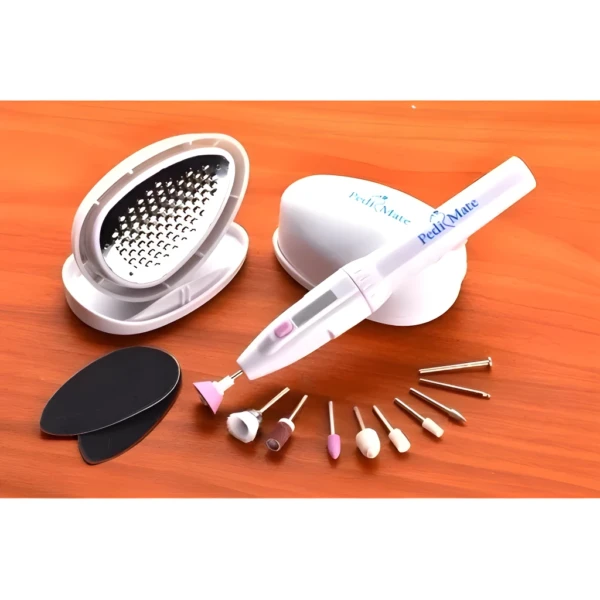 Pedi Mate pulidor de uñas eléctrico con accesorios y base para pies.