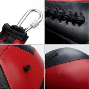 Pera de boxeo con detalle de costura, cordones y mosquetón metálico de sujeción.