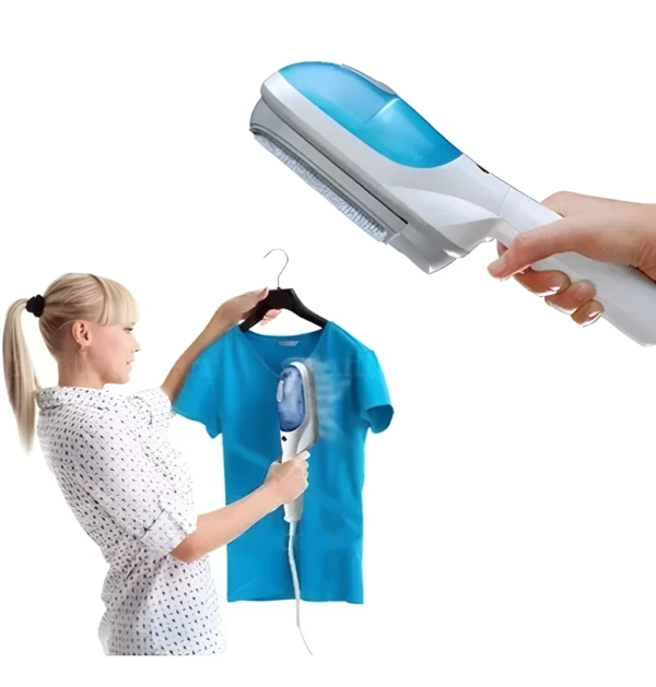 Plancha portátil Tobi para ropa: vaporiza camisas azules colgadas con facilidad.