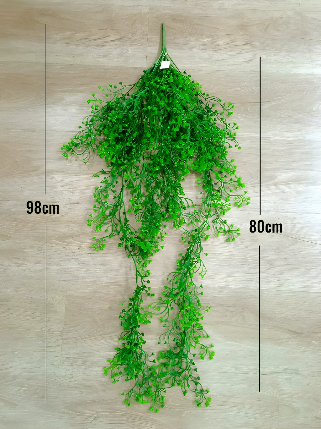 Racimo colgante artificial verde de 98cm con 80cm de caída, ideal para decoración.