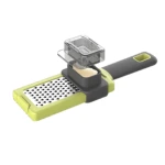 Rallador de ajo con contenedor y tapa transparente, mango ergonómico gris y lima.