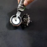 Repuesto Channel para ambientador de carro con diseño de pinchos, aplica fragancia líquida.