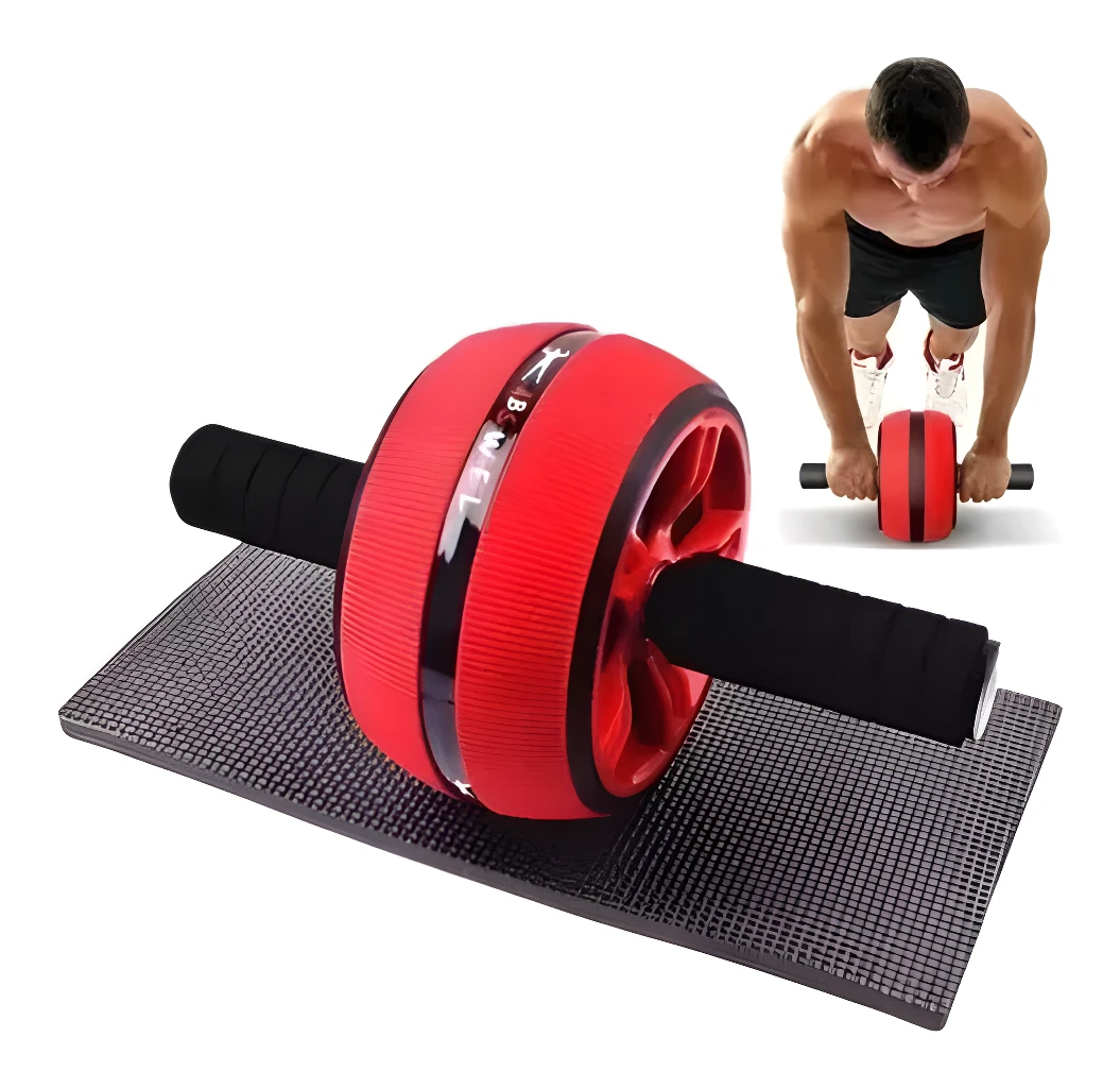 Rueda abdominal roja con asas negras y tapete para ejercicio en casa, demostrando rutina de tonificación.