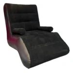 Sofá inflable negro reclinable con reposapiés integrado para descanso cómodo.