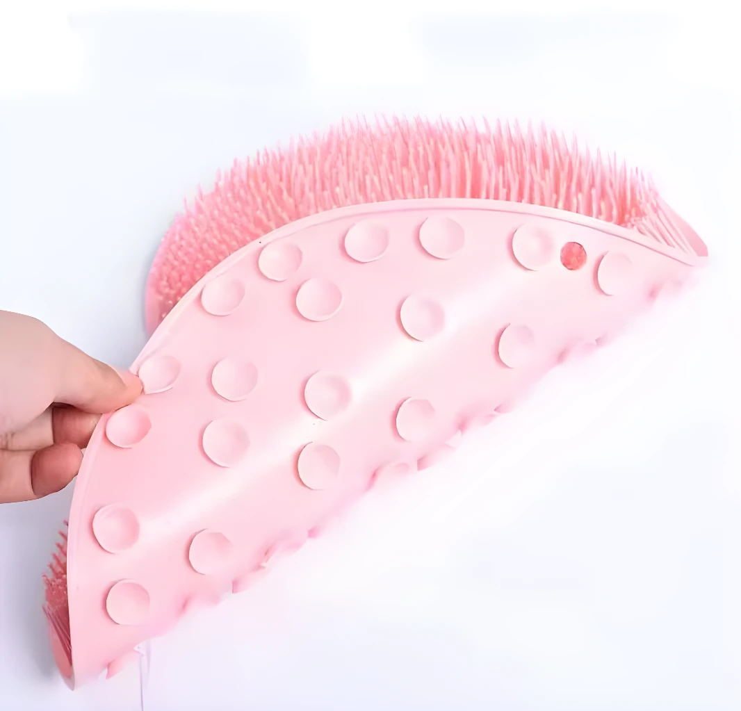 Tapete de baño rosa con ventosas y cerdas exfoliantes, ideal para ducha.