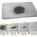 Tapete texturizado gris de tierra de diatomeas que absorbe agua rápidamente, mostrado en 4 etapas de secado.