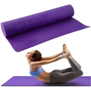 Tapete de yoga morado para ejercicio, gym y gimnasia, mujer en postura de arco.