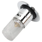 Tapón de desagüe universal cromado con rejilla protectora y sello de goma.
