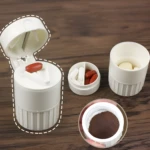 Triturador de pastillas para pulverizar y almacenar medicamentos en casa.