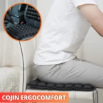 Tapete de silla ergonómico negro con diseño de burbujas, ideal para auto o silla de oficina.