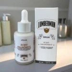Serum Ácido Hialurónico para hombre Lumberman, envase y caja con detalles masculinos.