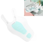 Soporte de bañera para bebés blanco con área azul antideslizante, adaptable a lavabos.