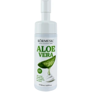 Espuma facial limpiadora Kormesic con aplicador de cepillo, envase blanco con diseño de aloe vera.