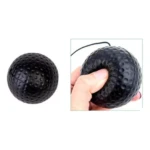 Bola negra texturizada para entrenamiento de boxeo, vista frontal y en mano, con cuerda.