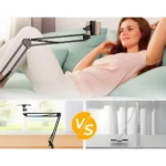 Brazo soporte celular negro articulado en uso con mujer recostada y comparación con otro modelo.