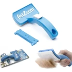 Cepillo deslanador PetZoom azul con peine, ideal para quitar pelo de mascotas.