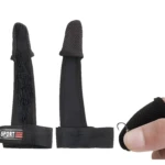 Guante protector de pesca profesional negro, texturizado para agarre, con correa ajustable.