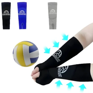Manga de voleibol negra con logo, para proteger brazos y mejorar el agarre, junto a pelota.