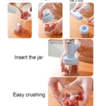 Mini batidora picadora eléctrica para preparar ingredientes, con accesorios y uso fácil.